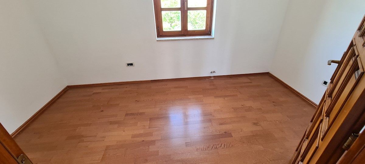 Immobili Istria, vendo casa di pietra, dintorni Poreč-Parenzo