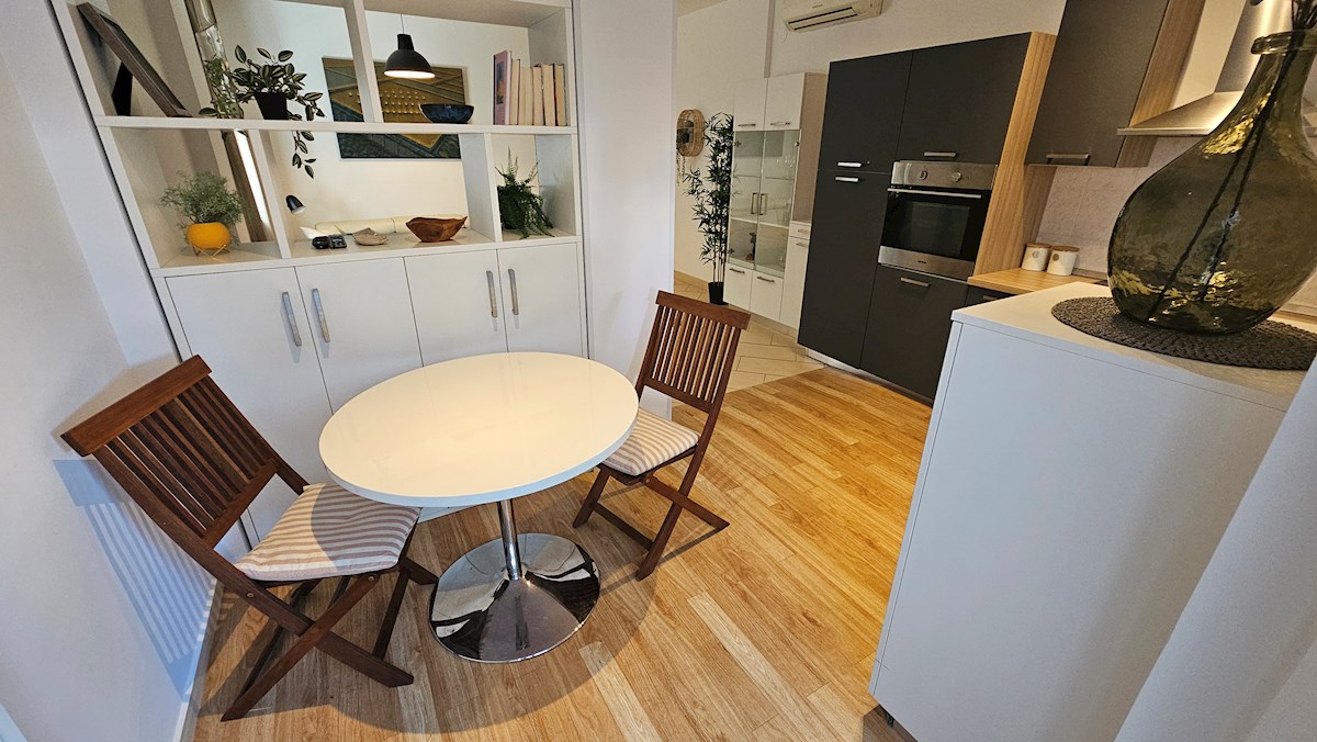 Immobili Istria, vendesi appartamento vicino al mare con giardino, Novigrad-Cittanova