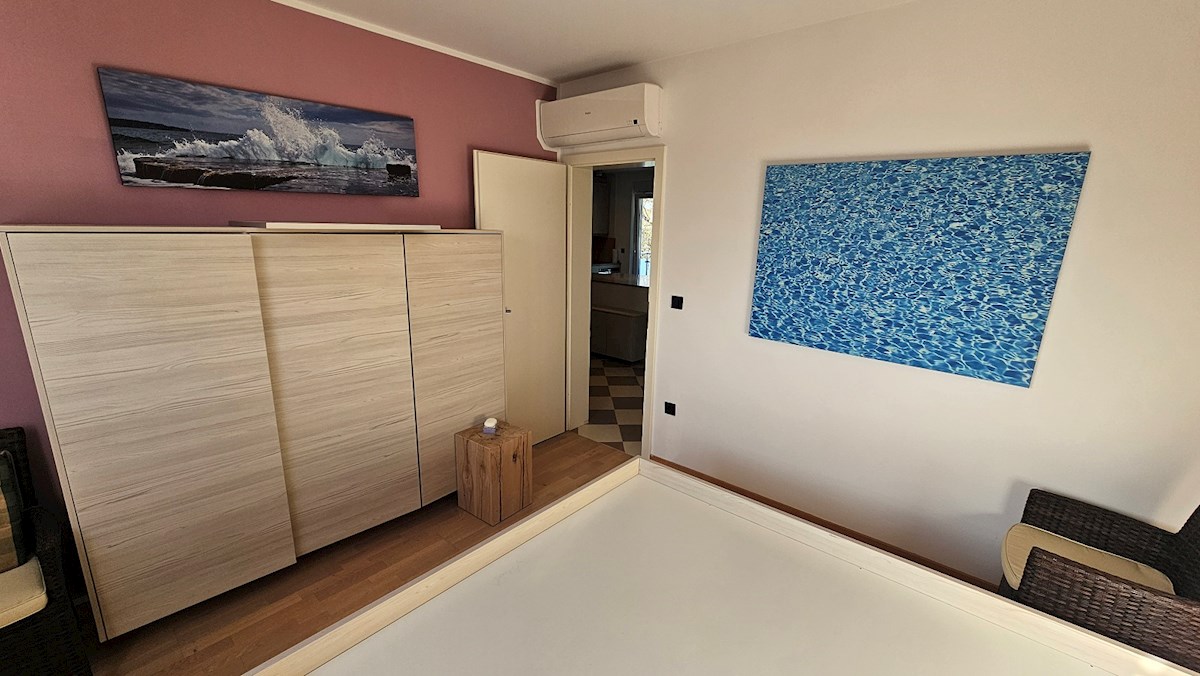 Immobili Istria, vendo appartamento con terrazzo sul tetto, Novigrad-Cittanova
