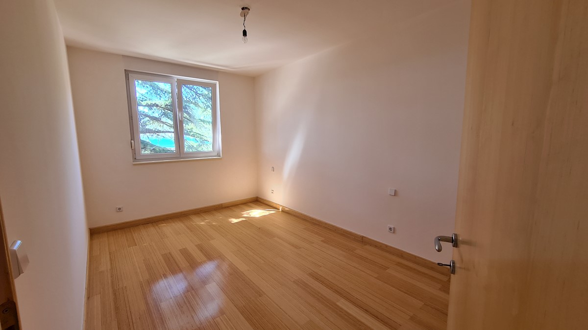 Immobili Istria, vendo appartamento, prima fila dal mare, Novigrad-Cittanova