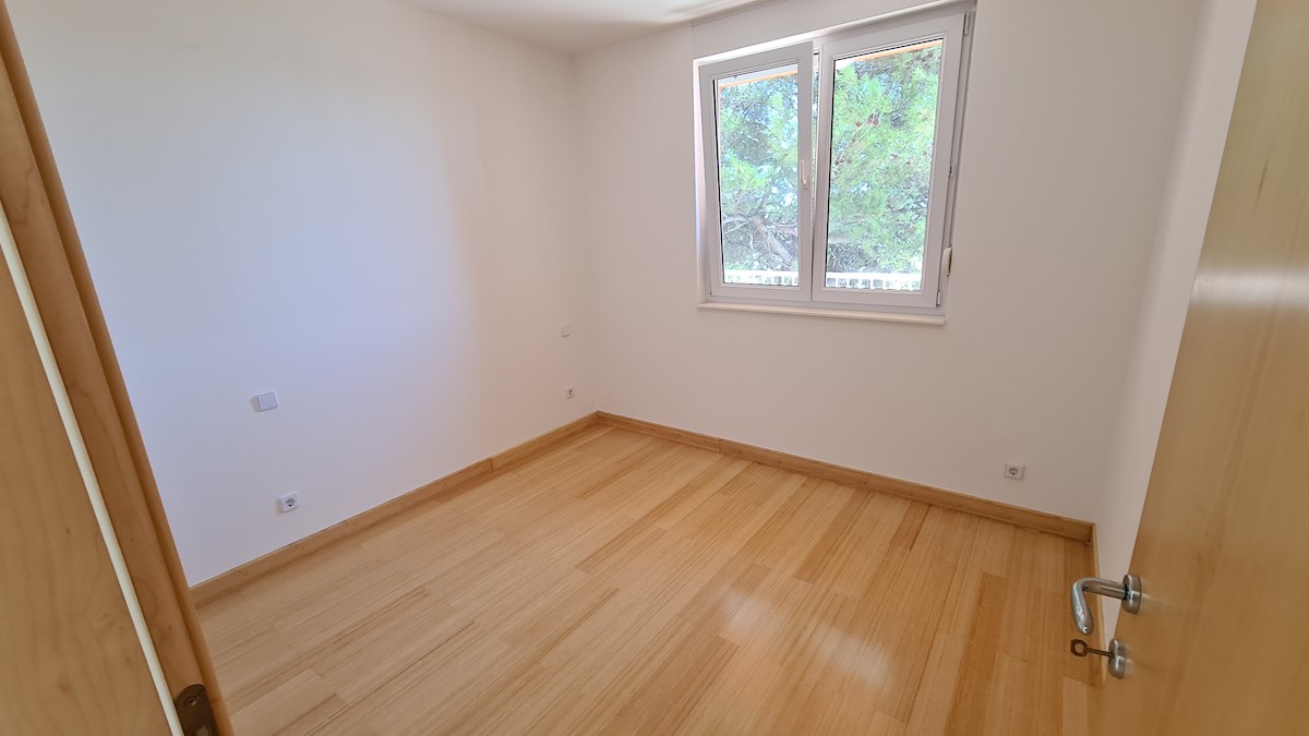 Immobili Istria, vendo appartamento, prima fila dal mare, Novigrad-Cittanova