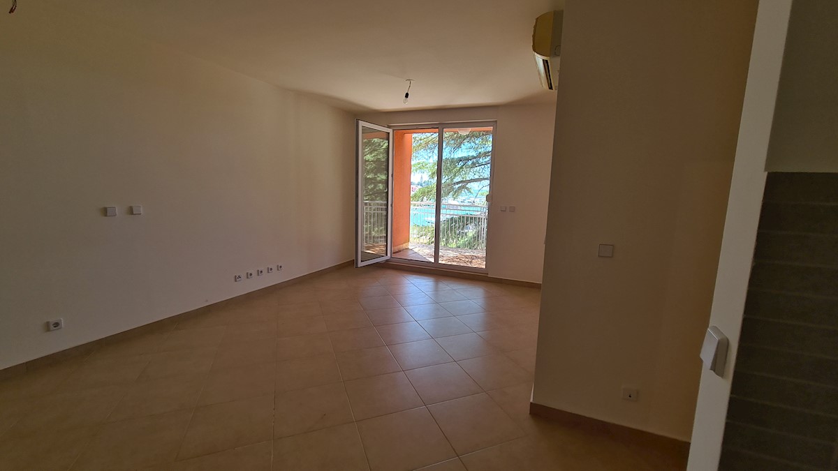 Immobili Istria, vendo appartamento, prima fila dal mare, Novigrad-Cittanova