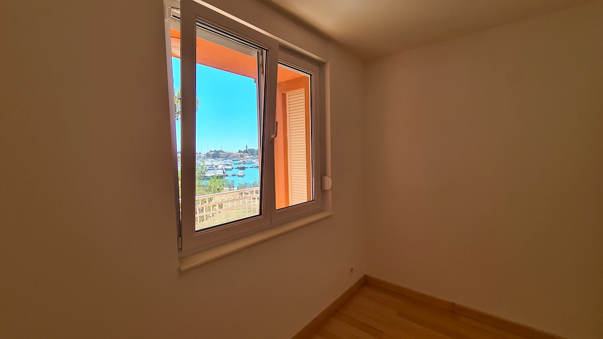 Immobili Istria, vendo appartamento, prima fila dal mare, Novigrad-Cittanova