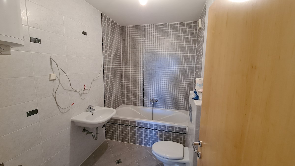 Immobili Istria, vendo appartamento, prima fila dal mare, Novigrad-Cittanova