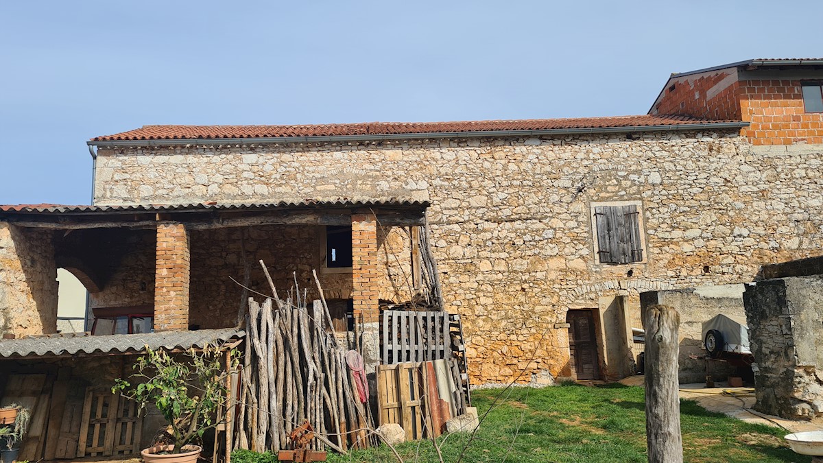 Immobili Istria, vendo casa di pietra, dintorni Novigrad