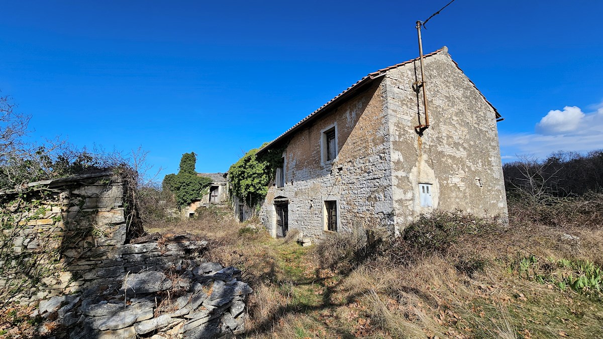 Immobili Istria, vendo casa di pietra, dintorni Buje-Buie