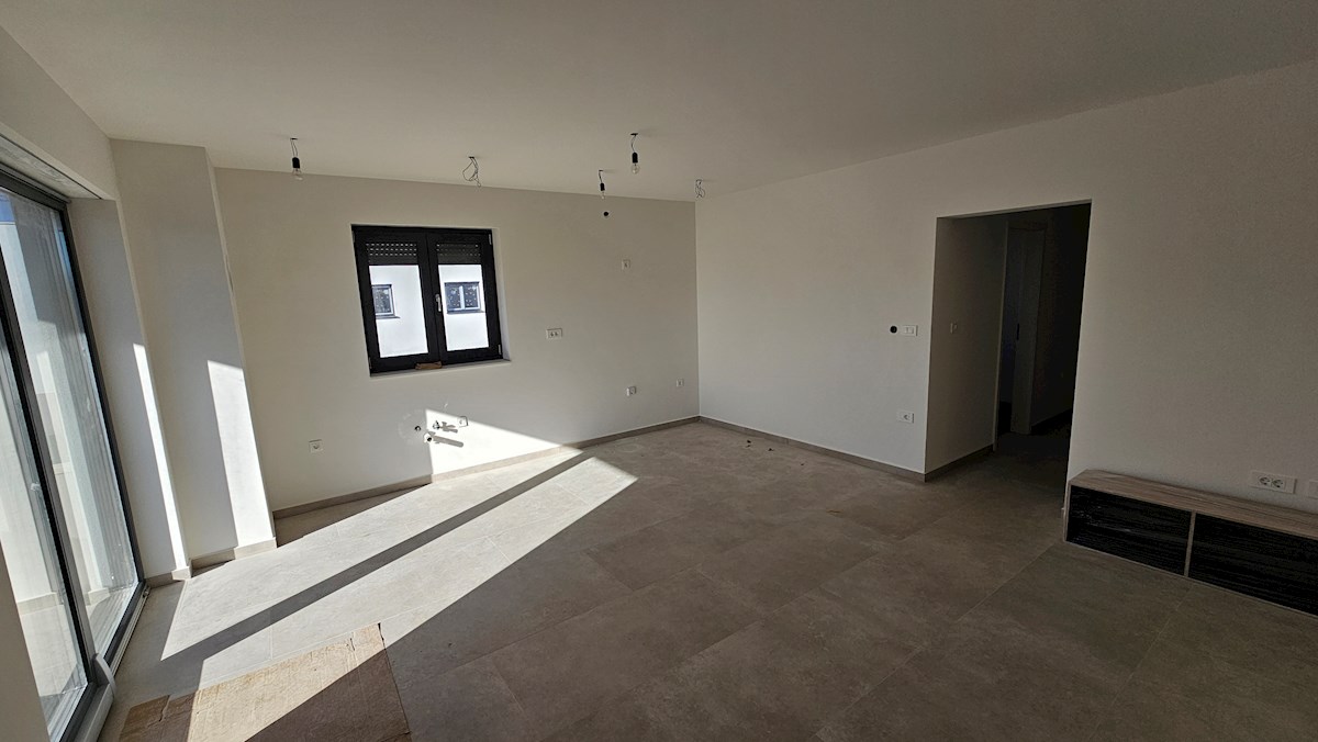 Immobili Istria, vendo appartamento moderno, dintorni Umag-Umago