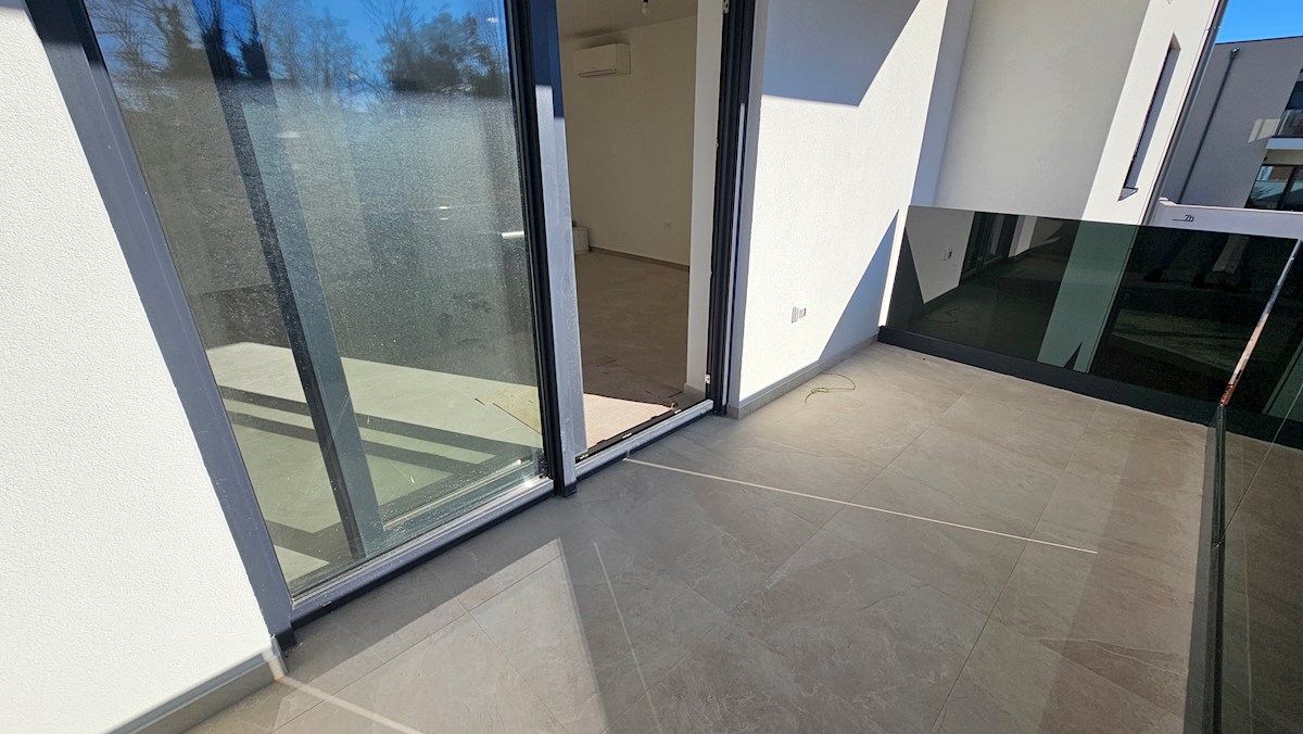 Immobili Istria, vendo appartamento moderno, dintorni Umag-Umago