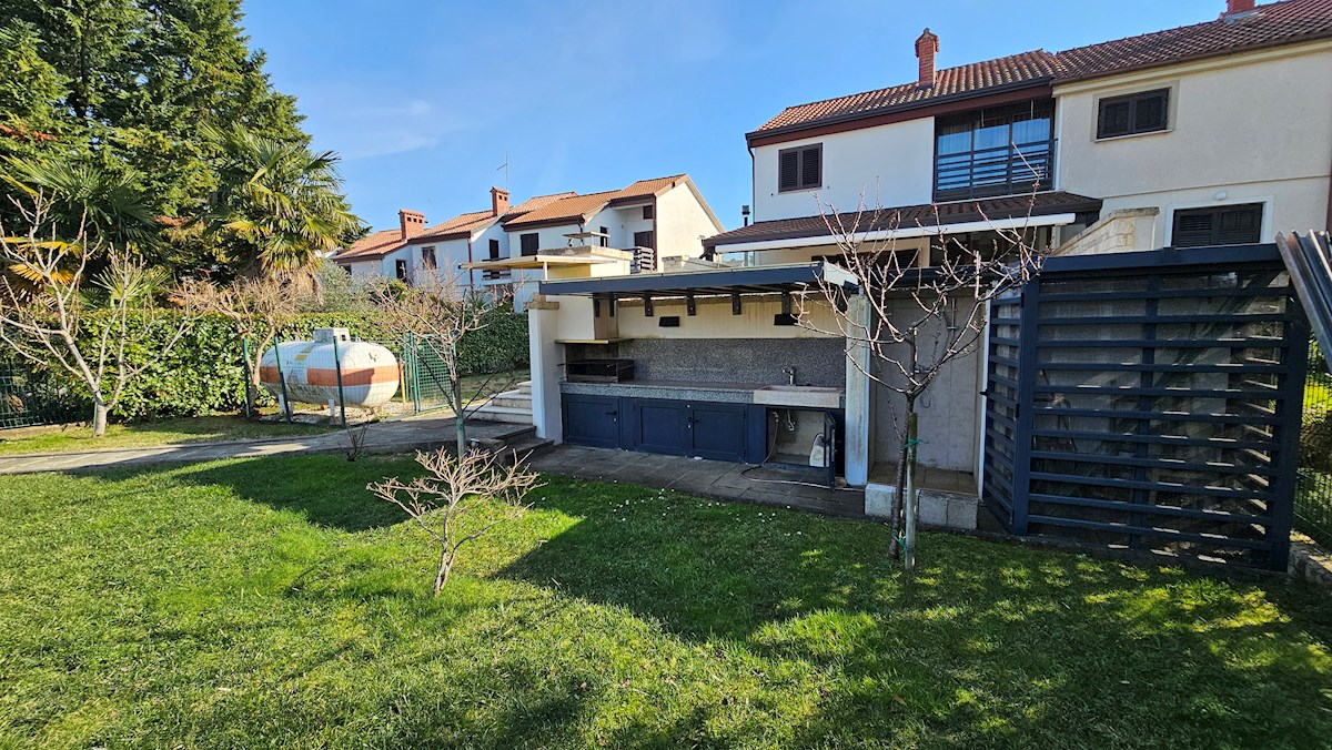 Immobili Istria, vendo casa con vista mare, Novigrad, dintorni