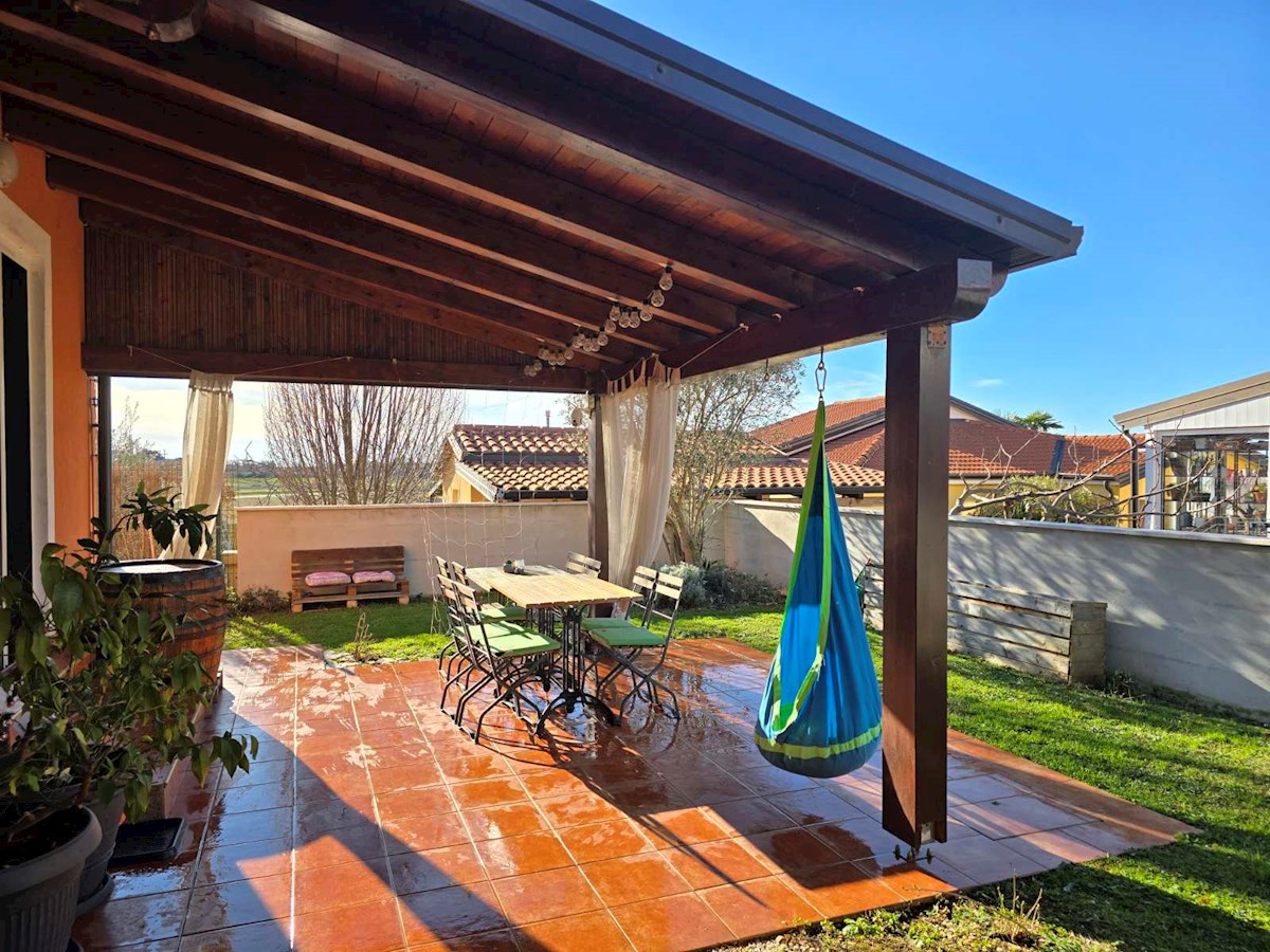 Immobili Istria, vendesi appartamento con giardino, Markovac, Višnjan