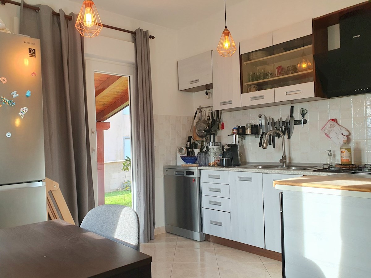 Immobili Istria, vendesi appartamento con giardino, Markovac, Višnjan