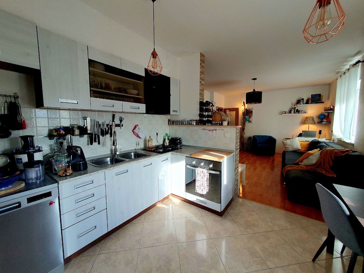 Immobili Istria, vendesi appartamento con giardino, Markovac, Višnjan