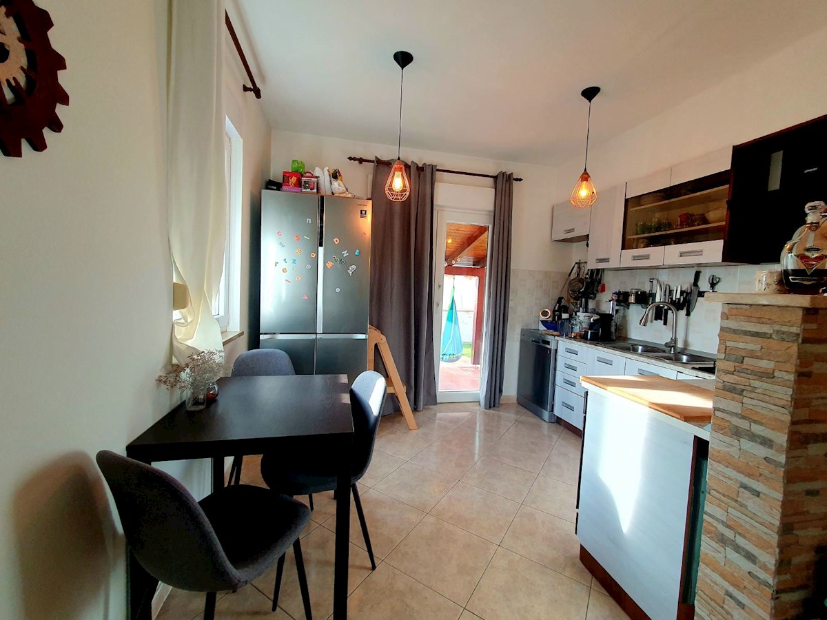 Immobili Istria, vendesi appartamento con giardino, Markovac, Višnjan