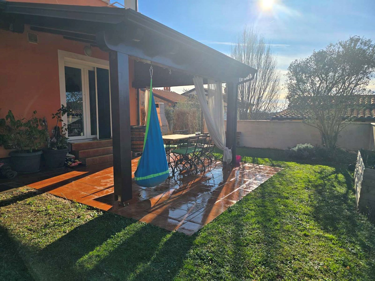 Immobili Istria, vendesi appartamento con giardino, Markovac, Višnjan