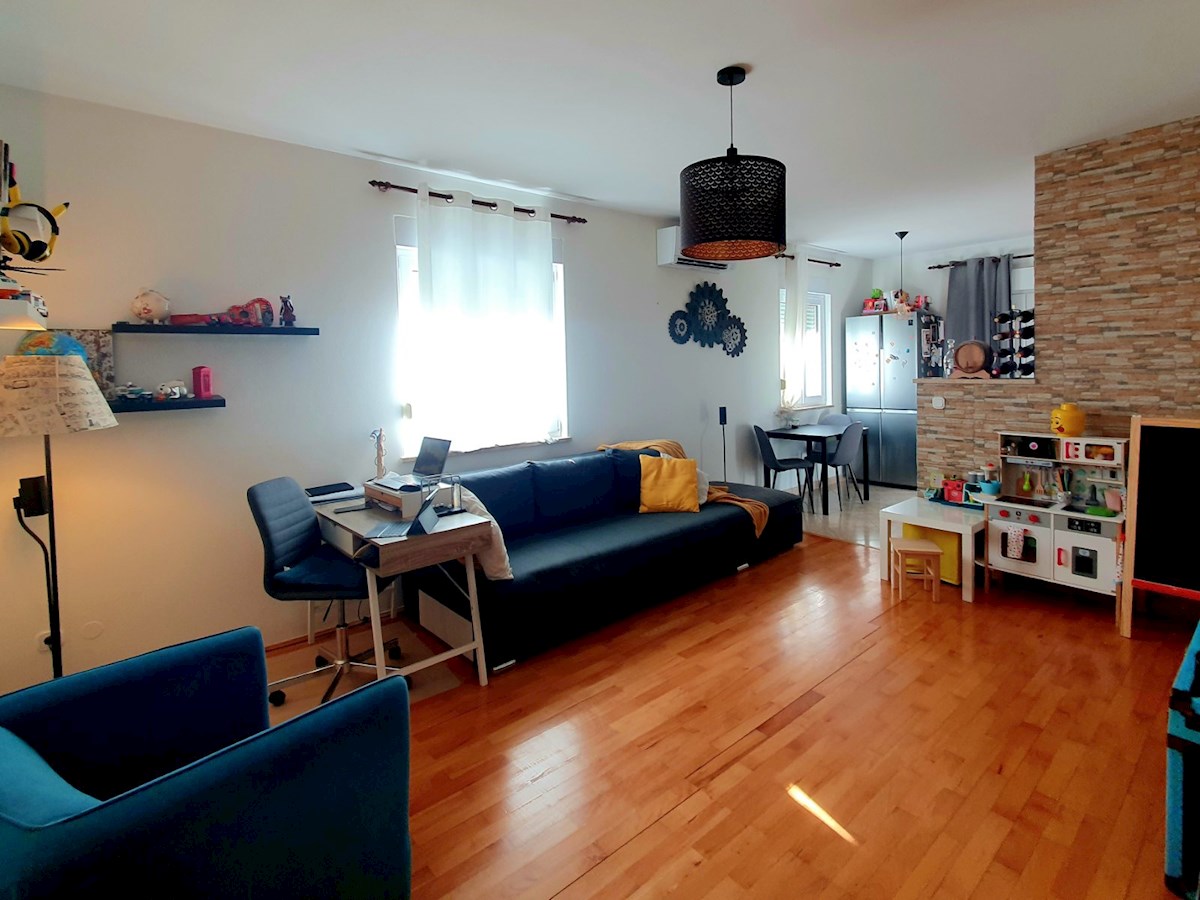 Immobili Istria, vendesi appartamento con giardino, Markovac, Višnjan