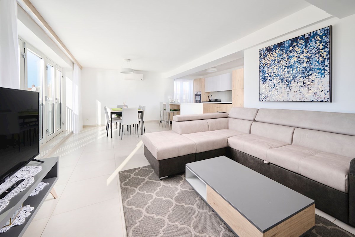 Immobili di lusso Istria, vendo appartamento prima fila dal mare, Umag-Umago