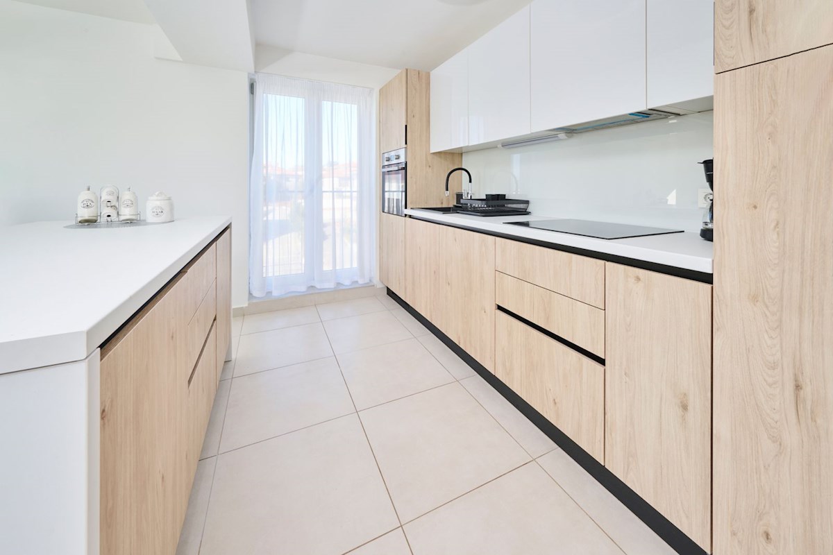 Immobili di lusso Istria, vendo appartamento prima fila dal mare, Umag-Umago