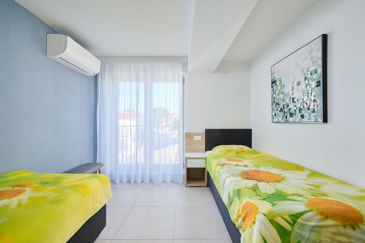 Immobili di lusso Istria, vendo appartamento prima fila dal mare, Umag-Umago