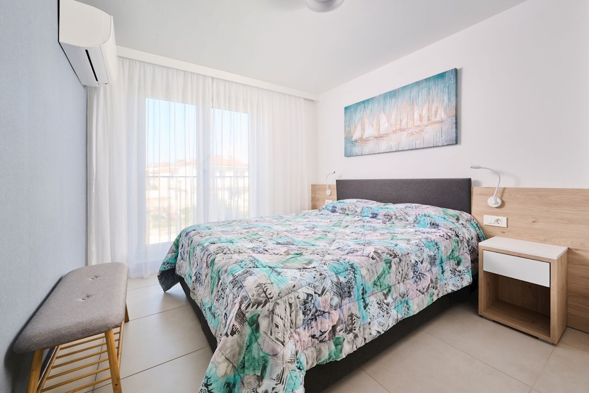 Immobili di lusso Istria, vendo appartamento prima fila dal mare, Umag-Umago