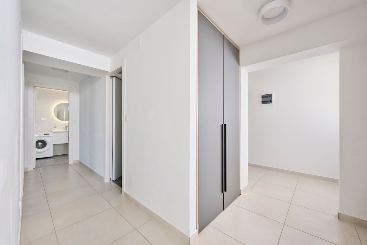 Immobili di lusso Istria, vendo appartamento prima fila dal mare, Umag-Umago