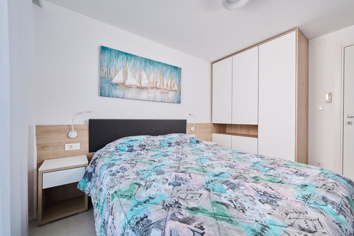 Immobili di lusso Istria, vendo appartamento prima fila dal mare, Umag-Umago