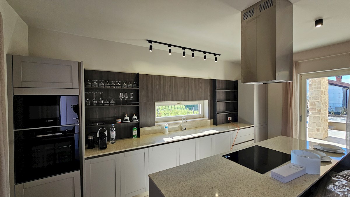 Casa bifamiliare in posizione tranquilla con splendida vista mare e piscina