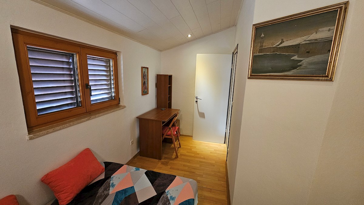 Appartamento su due livelli con vista mare