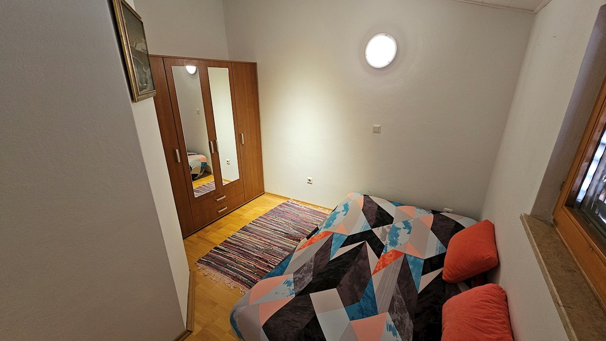 Appartamento su due livelli con vista mare