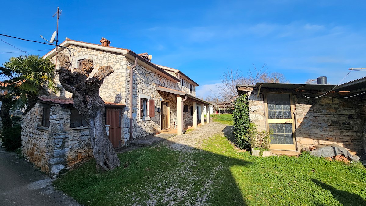 Immobiliare Istria, casa in pietra in vendita, vicino a Umago