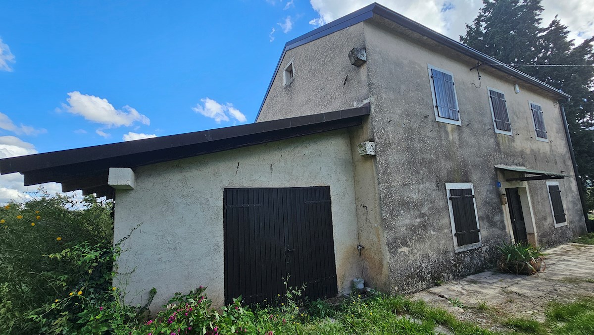 Autentica Stanzia Istriana con Due Case in Pietra e Vista sulla Natura