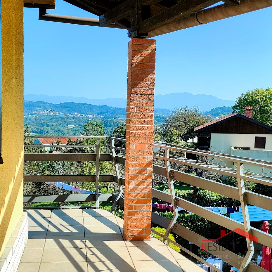 Pazin, casa con bellissima vista sul Monte Učka