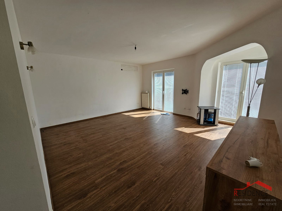 Banjole, una casa con tre appartamenti e vista mare