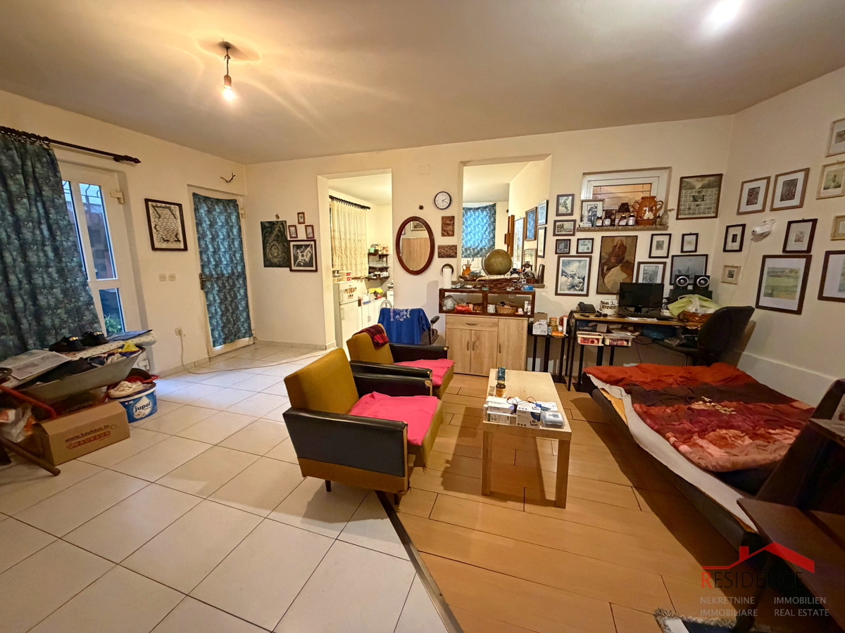 Pola, Veli Vrh, casa