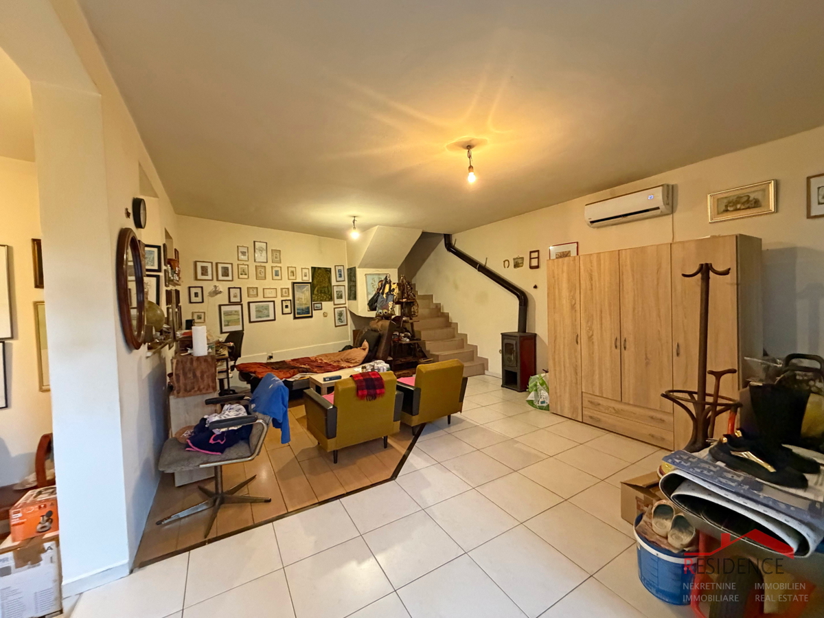 Pola, Veli Vrh, casa