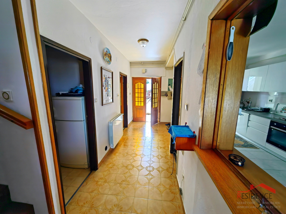 VENDITA ESCLUSIVA DI UNA CASA A BANJOLE, VISTA MARE