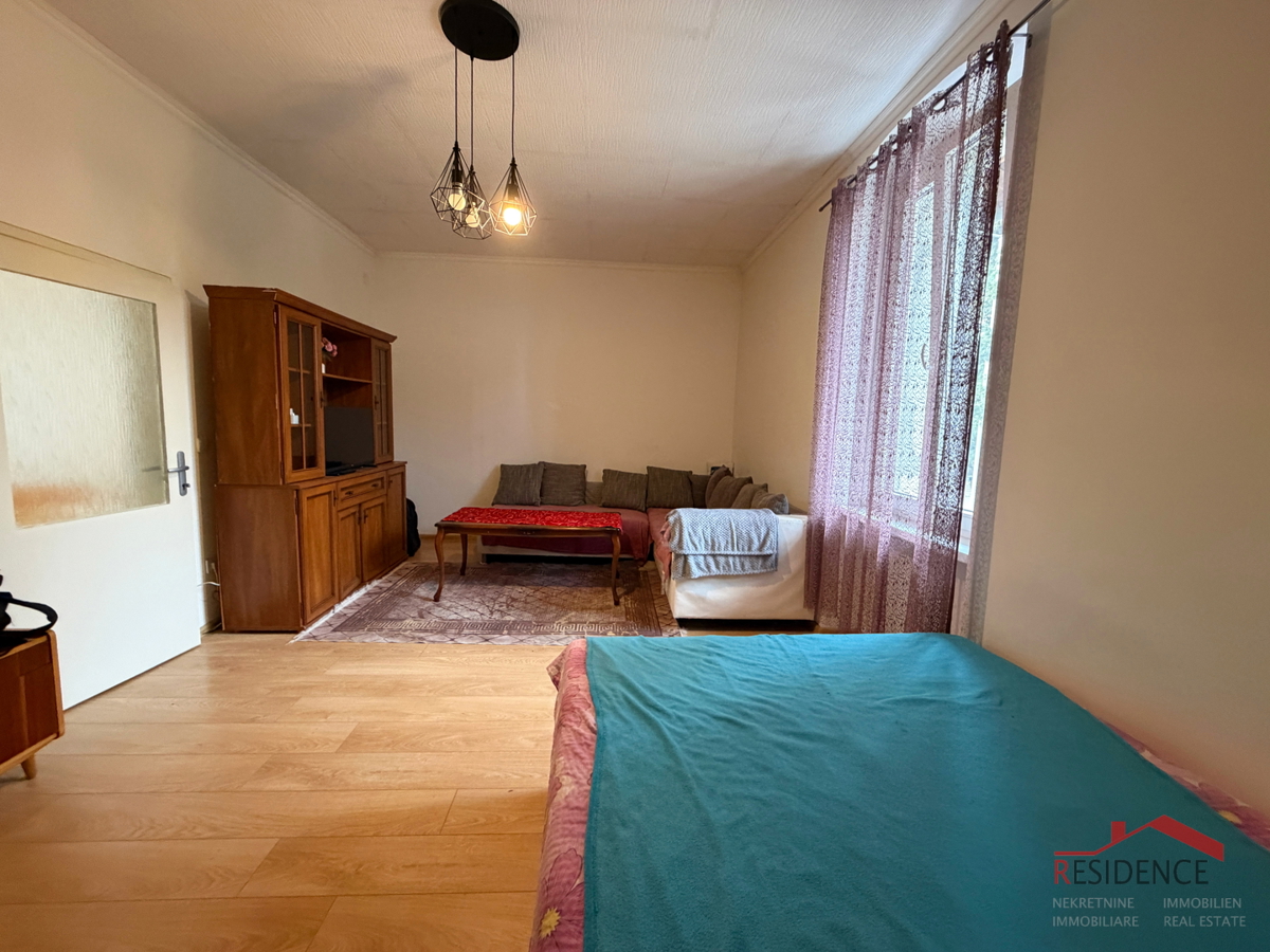 Pola, Stoja, 1° piano