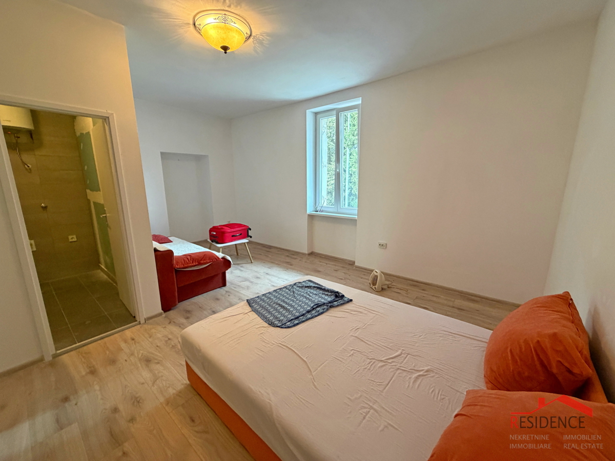 Pola, Stoja, 1° piano