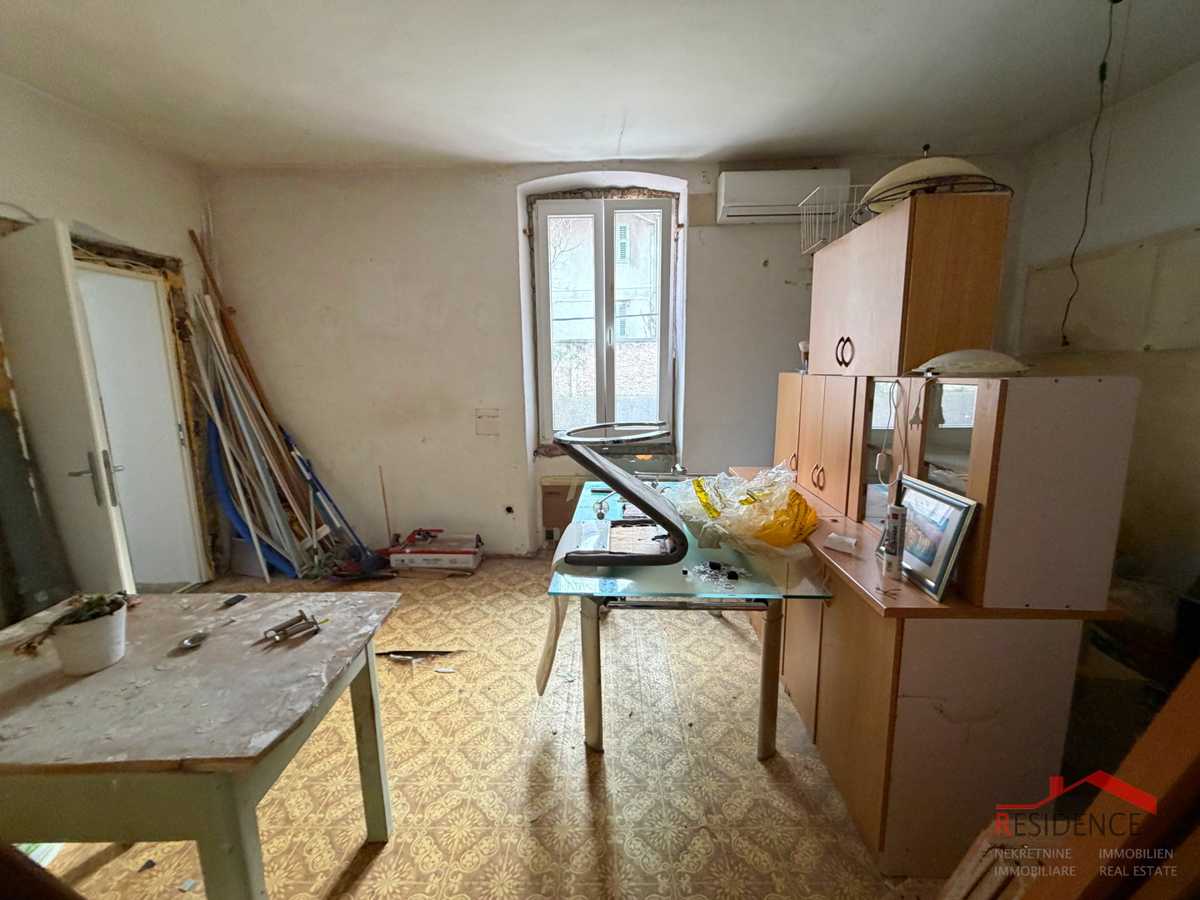 Pola, Stoja, 1° piano