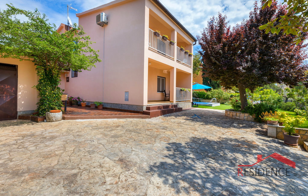 Fasana, casa con piscina e vista sul mare