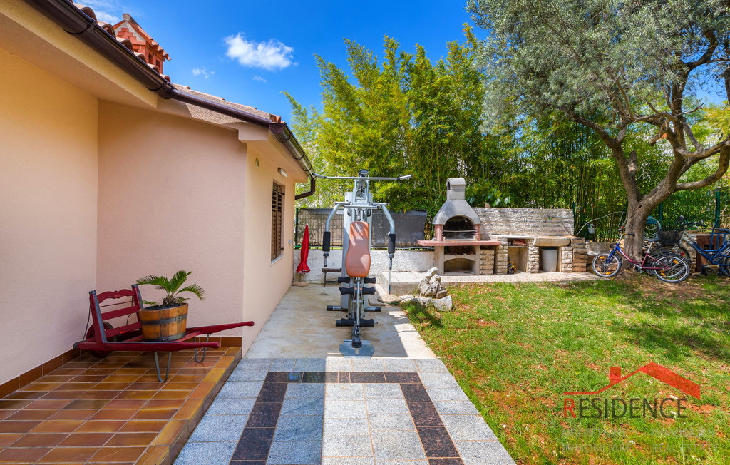 Fasana, casa con piscina e vista sul mare