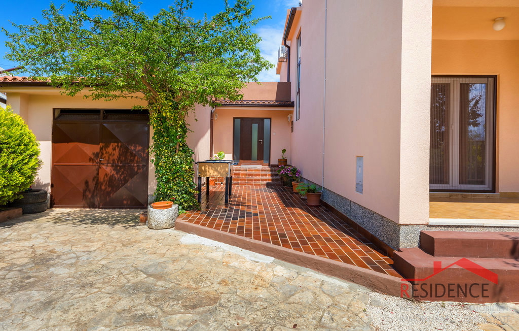 Fasana, casa con piscina e vista sul mare