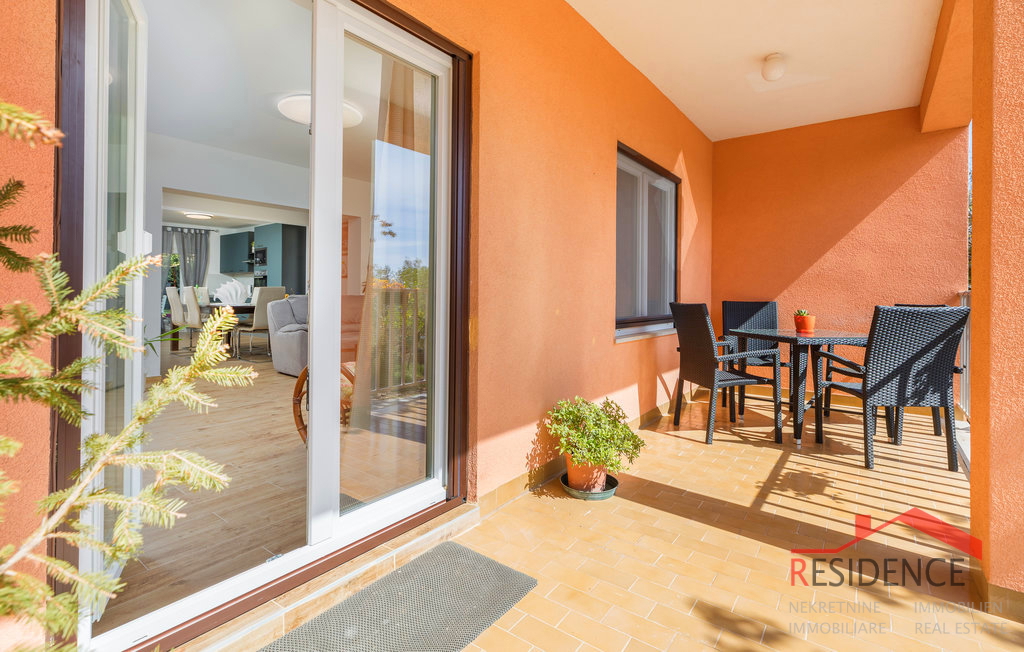 Fasana, casa con piscina e vista sul mare