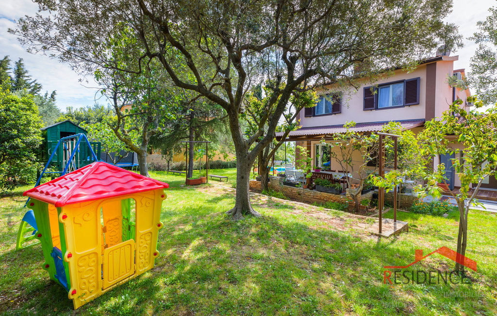 Fasana, casa con piscina e vista sul mare