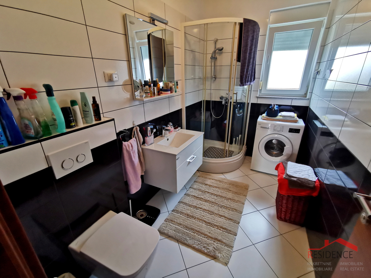 Galižana, casa a due piani, garage