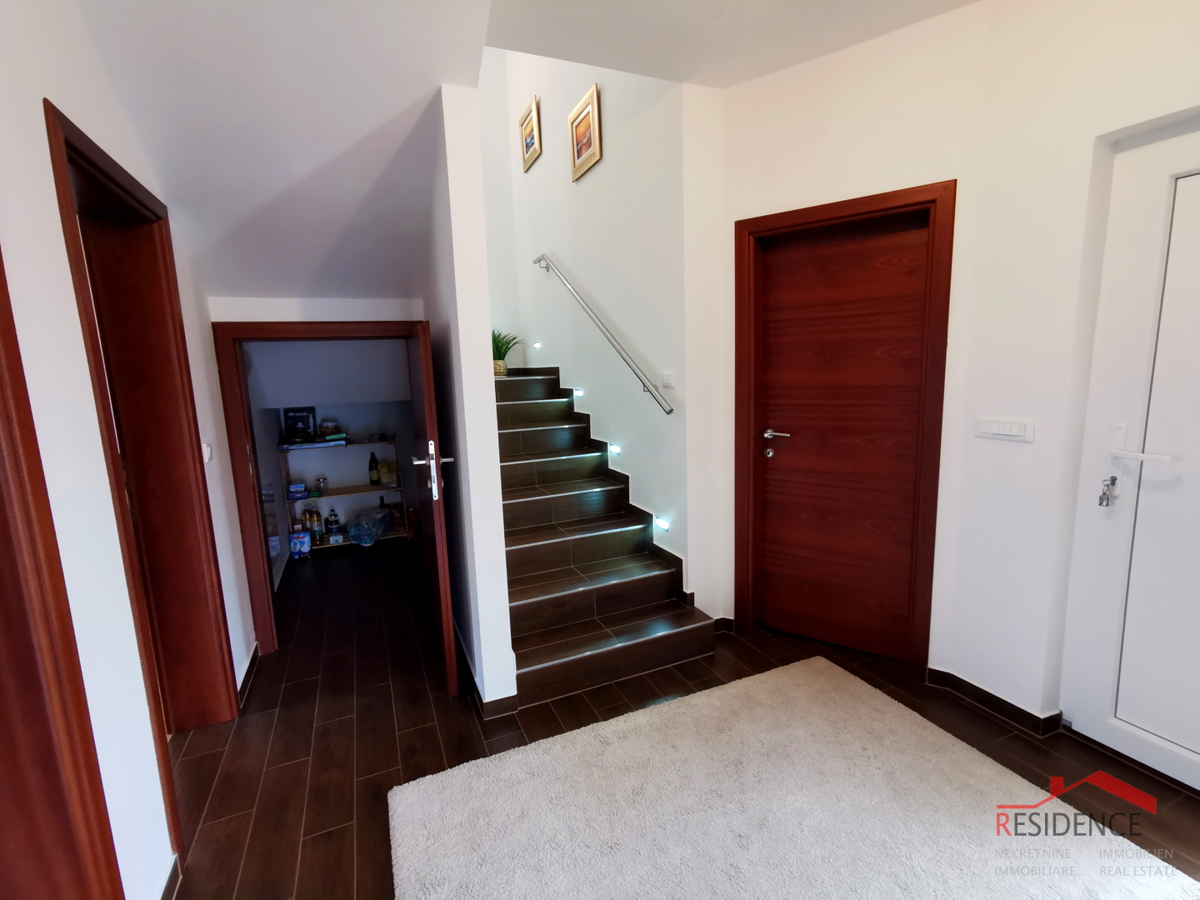 Galižana, casa a due piani, garage