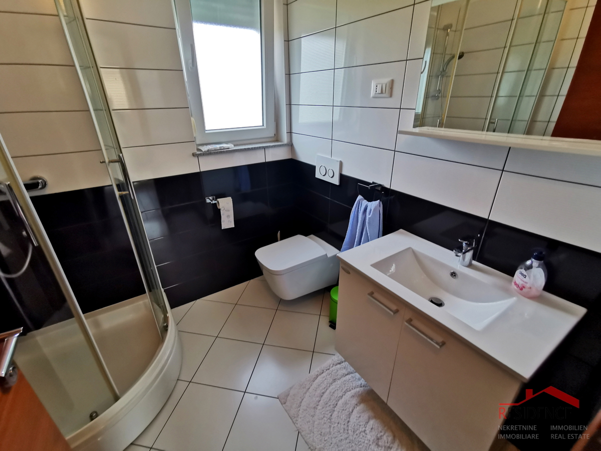 Galižana, casa a due piani, garage