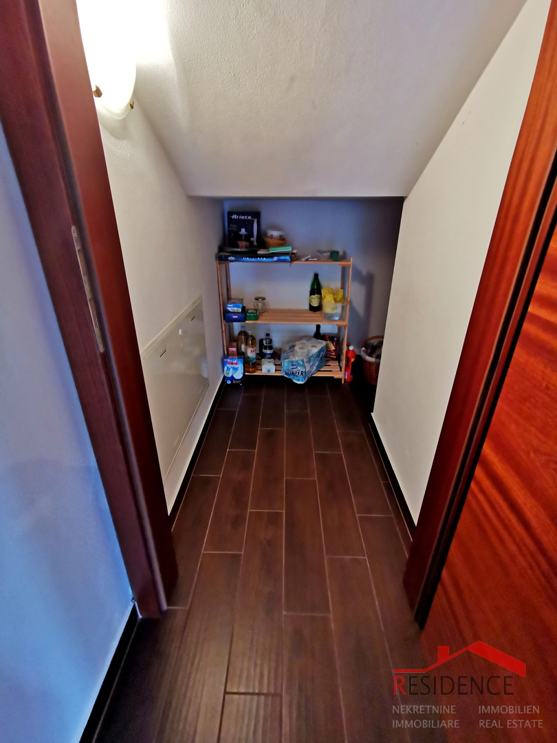 Galižana, casa a due piani, garage