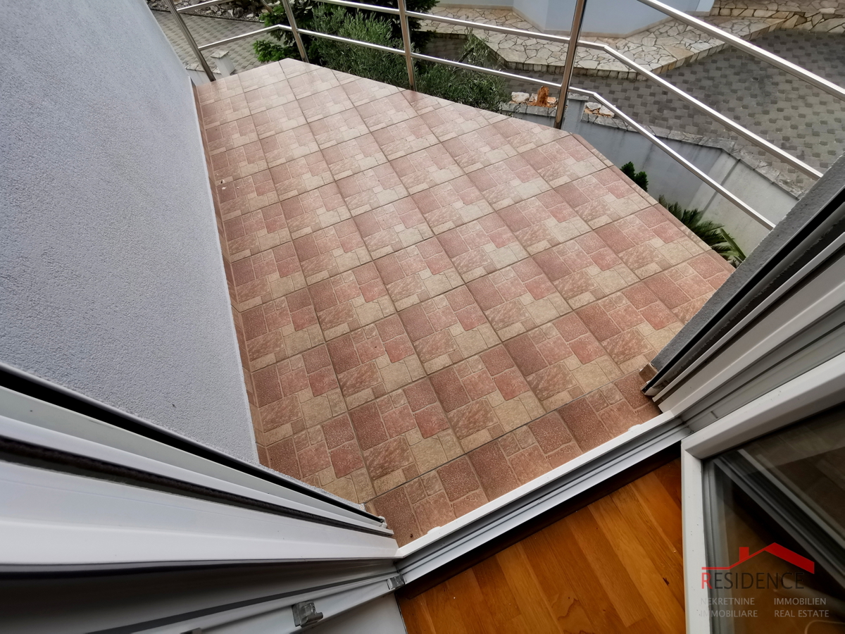 Galižana, casa a due piani, garage