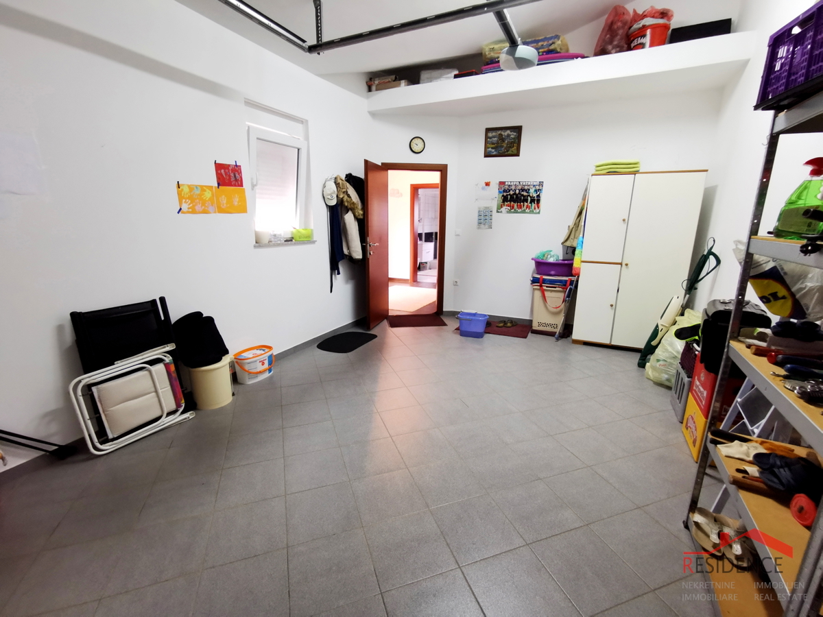 Galižana, casa a due piani, garage