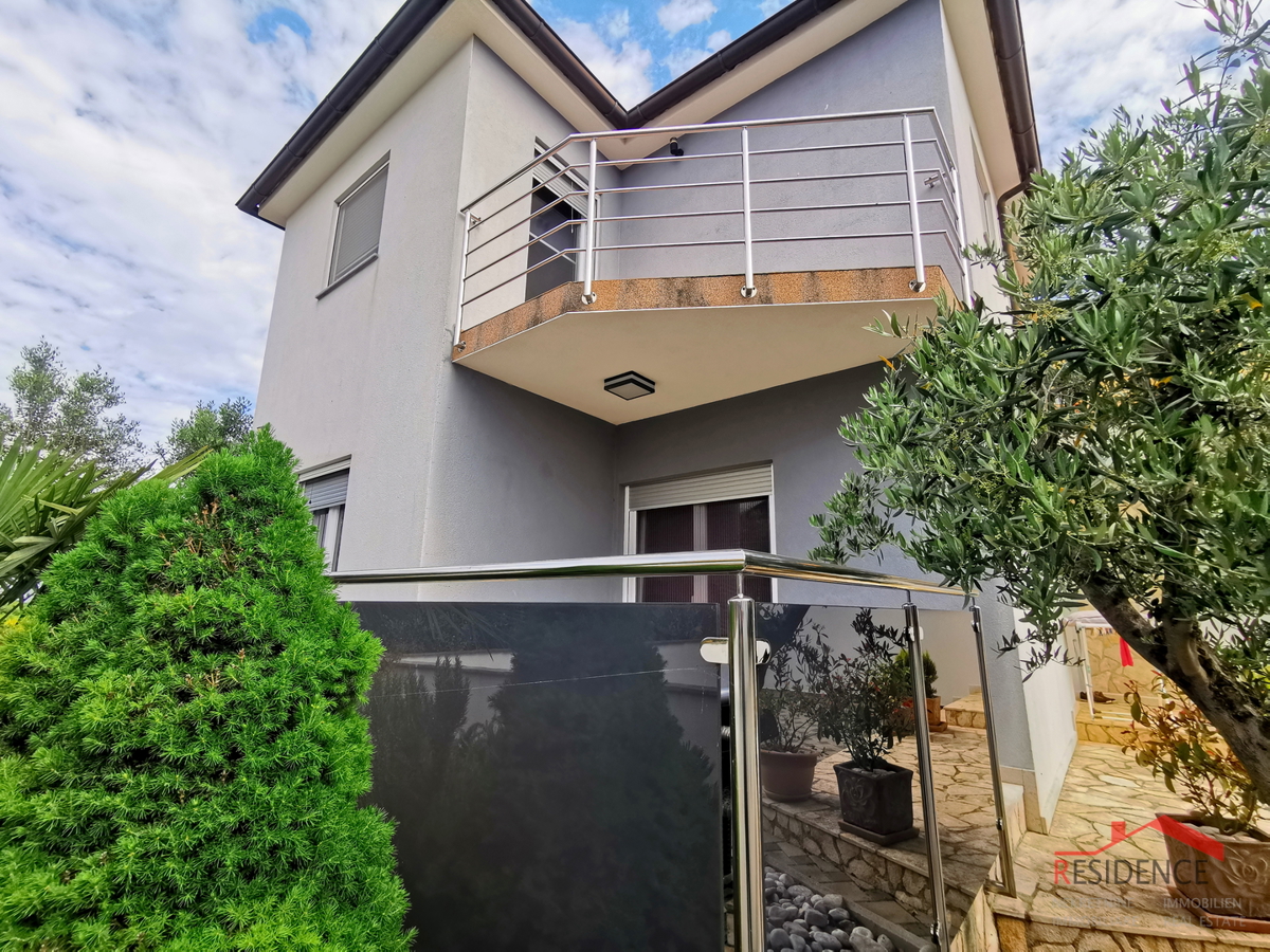 Galižana, casa a due piani, garage